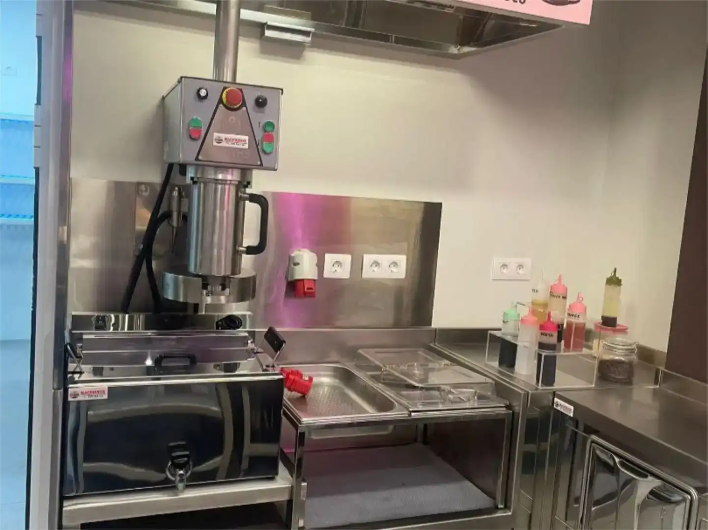 Cocina de Local en venta en San Bartolomé de Tirajana con Aire acondicionado y Amueblado