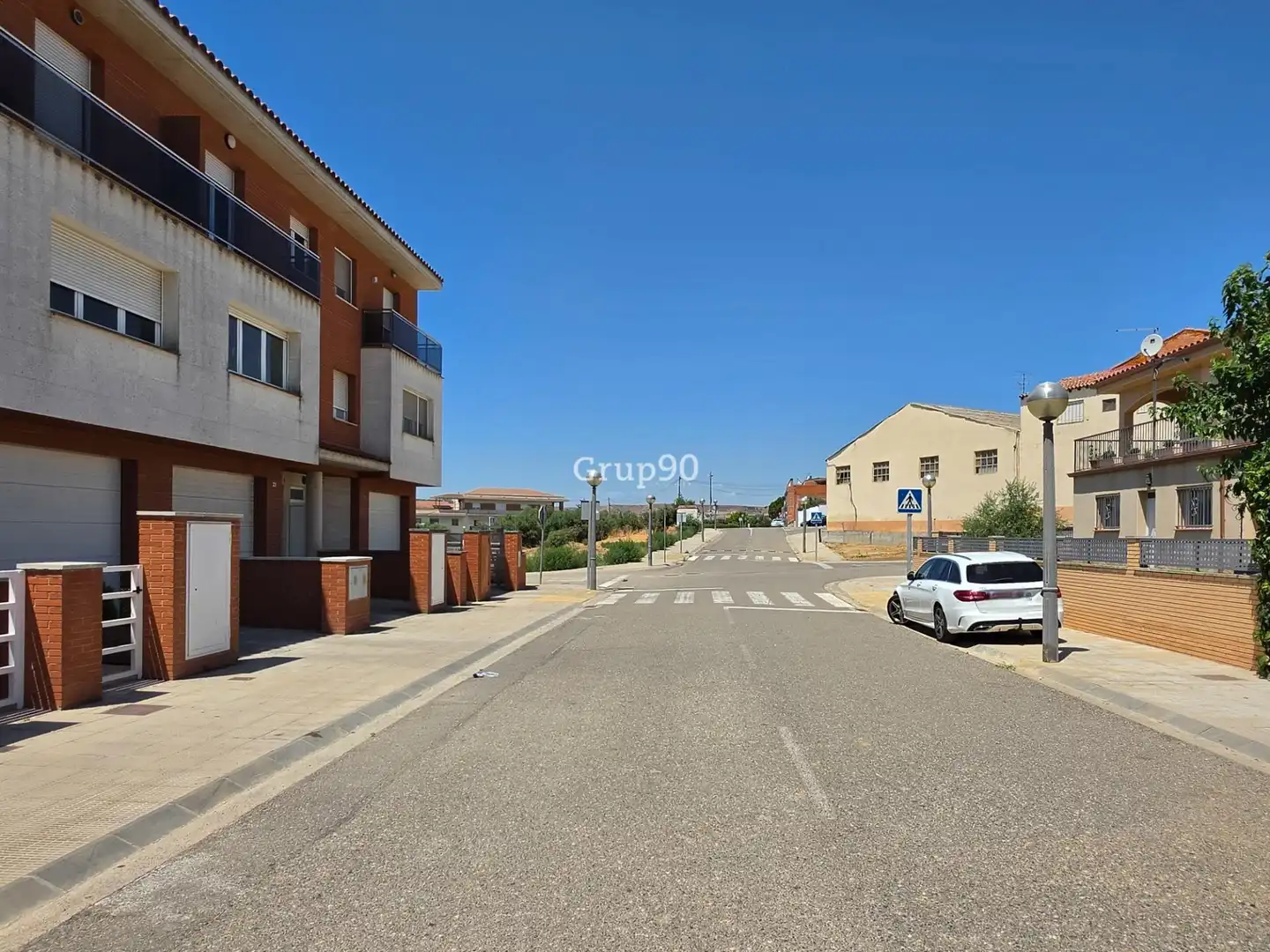 Vista exterior de Casa adosada en venda en Vilanova de Segrià, Lleida
