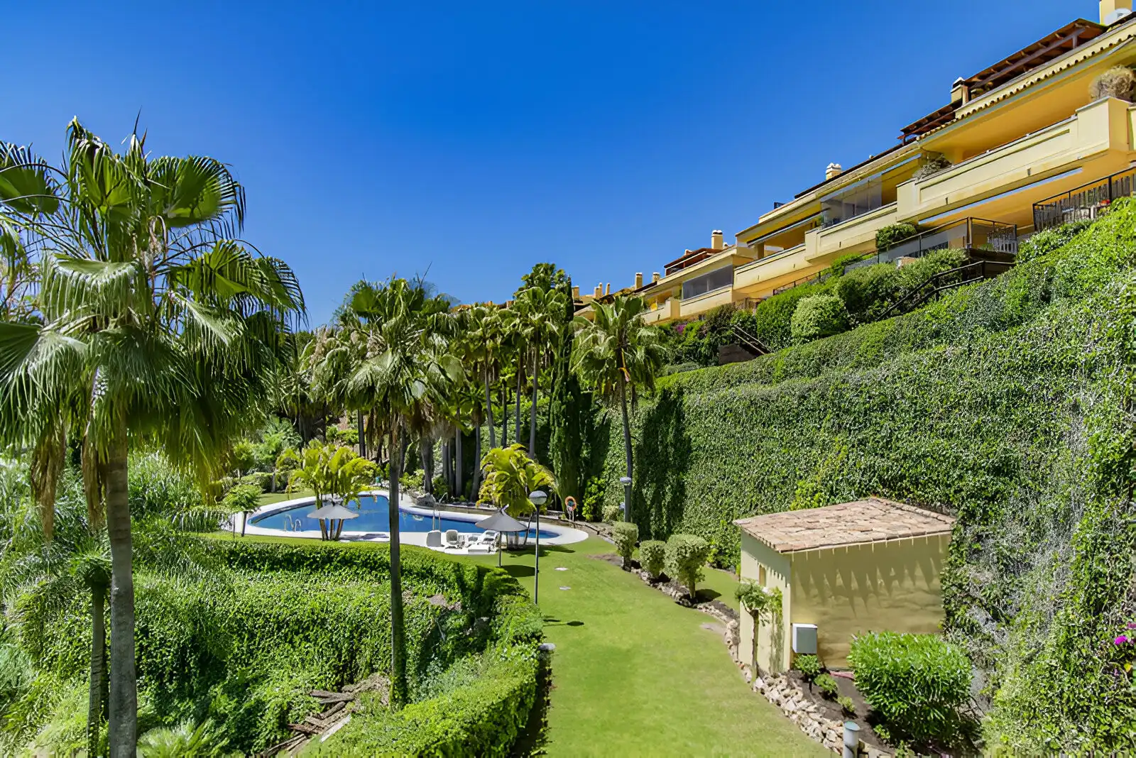 Garden of Attic for sale in Marbella  with Air Conditioner, Terrace and Swimming Pool