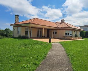 Vista exterior de Casa o xalet en venda en Gijón  amb Terrassa i Piscina