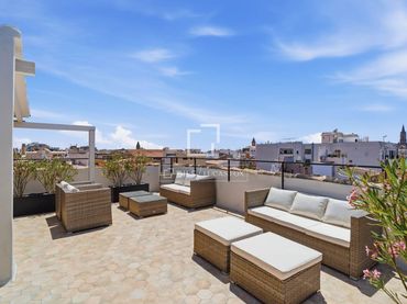 Attique avec balcon à vendre à Centre