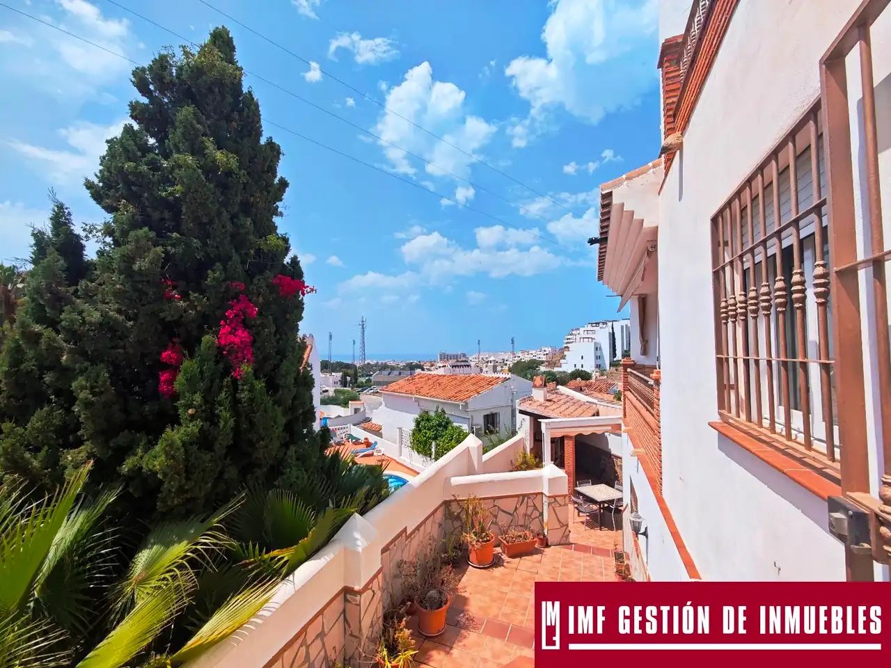 Vista exterior de Casa o chalet en venta en Nerja con Jardín privado, Terraza y Piscina comunitaria