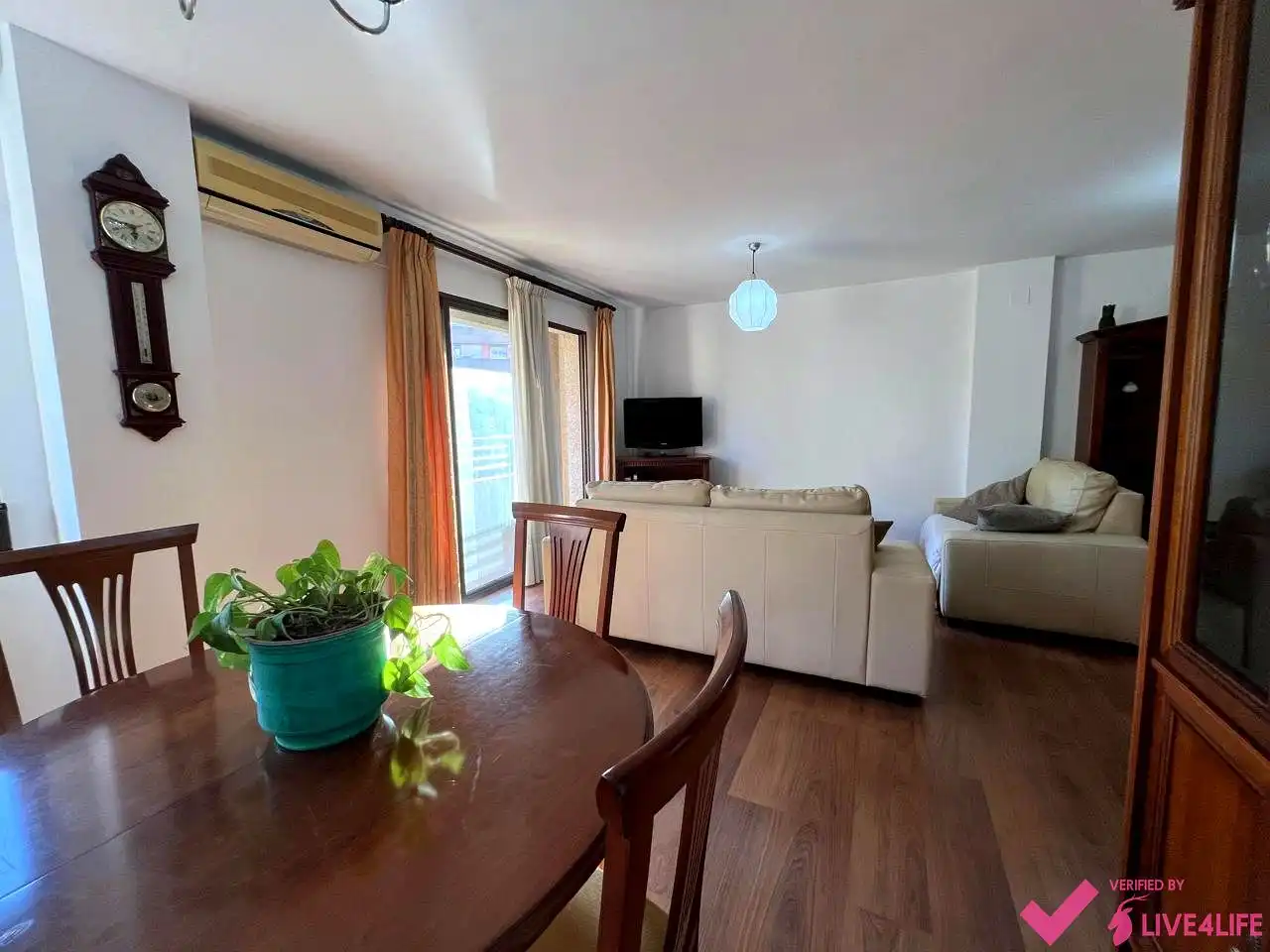 Living room of Flat for rent in Valencia  with Air Conditioner, Parquet flooring and Furnished