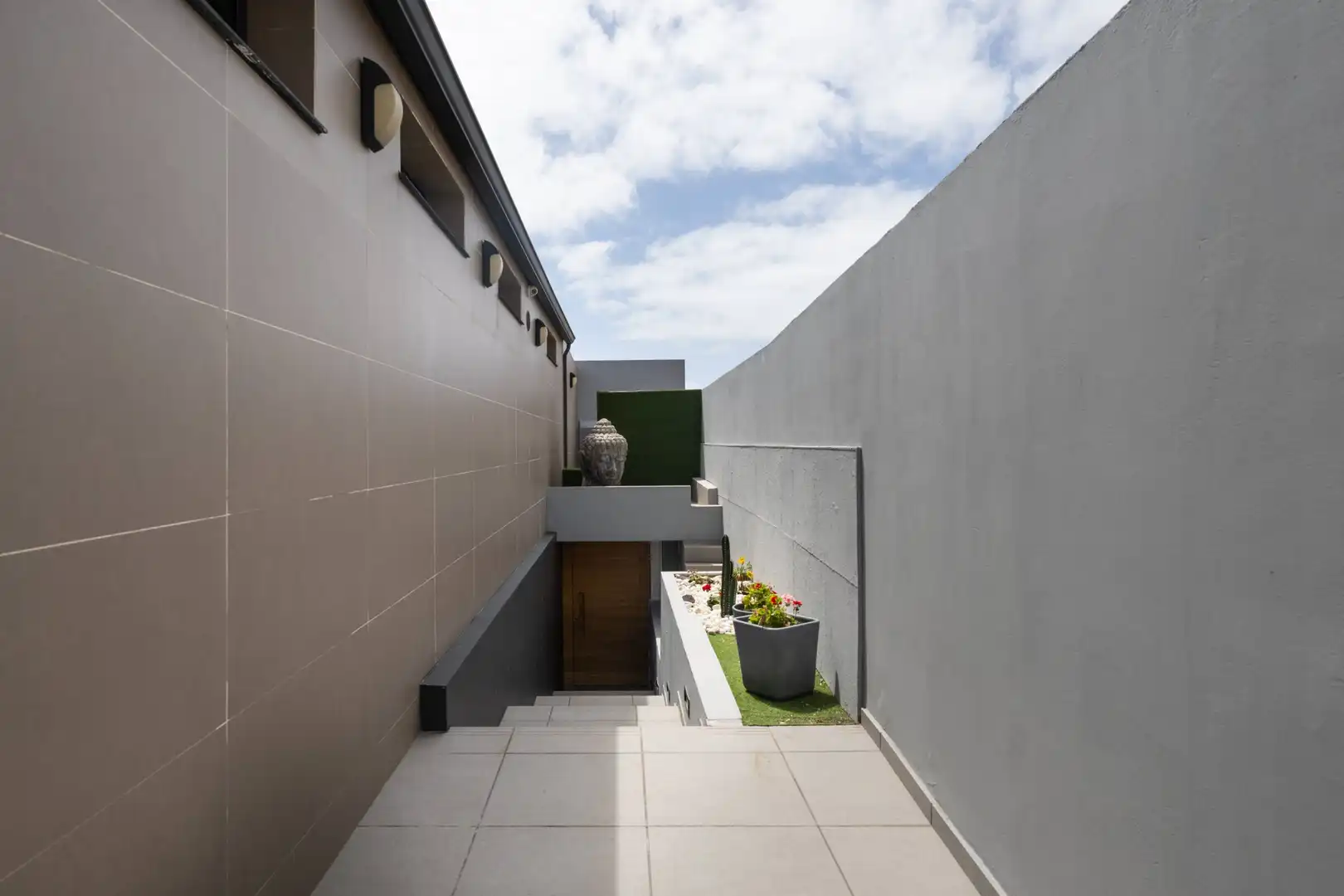 Vista exterior de Casa o xalet en venda en Telde amb Jardí privat, Terrassa i Traster