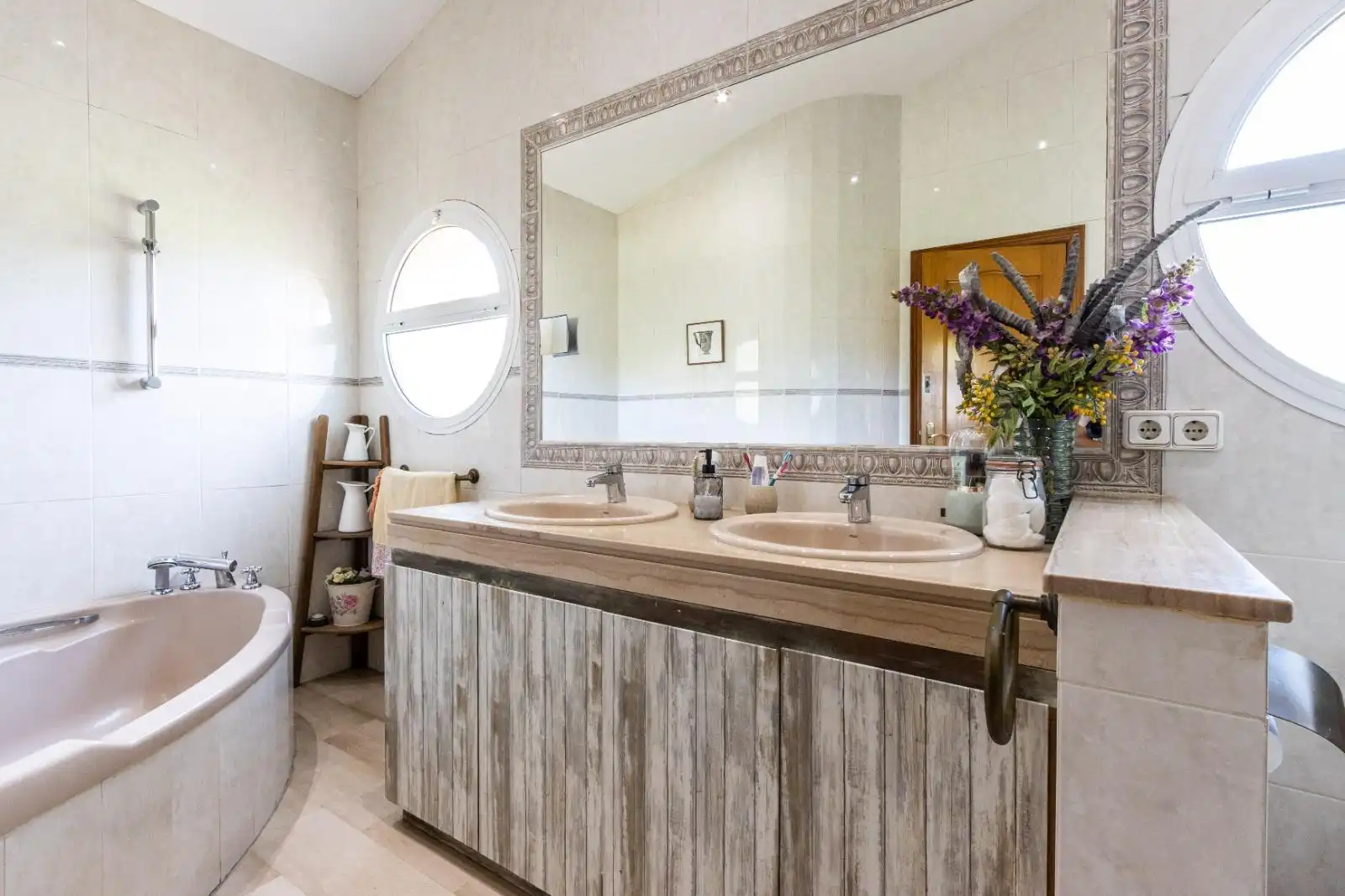 Baño de Casa o chalet en venta en Castellar del Vallès con Aire acondicionado, Jardín privado y Parquet
