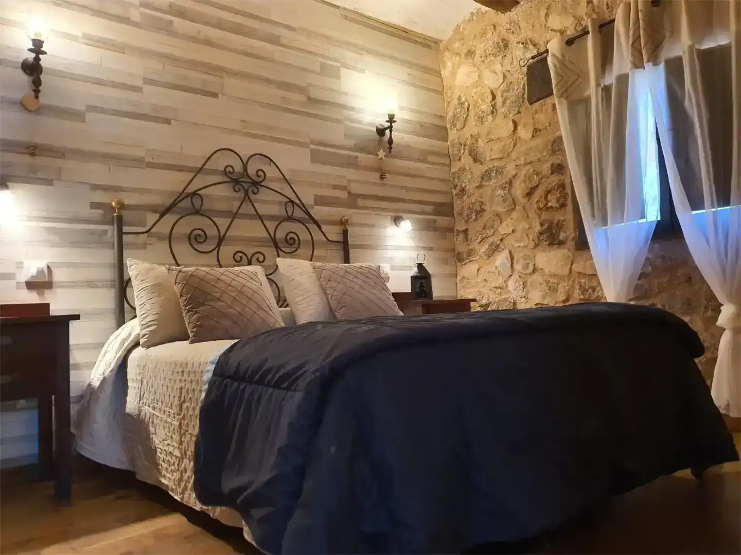 Schlafzimmer von Country house zum Verkauf in Madrid mit Klimaanlage, Privatgarten und Parkett