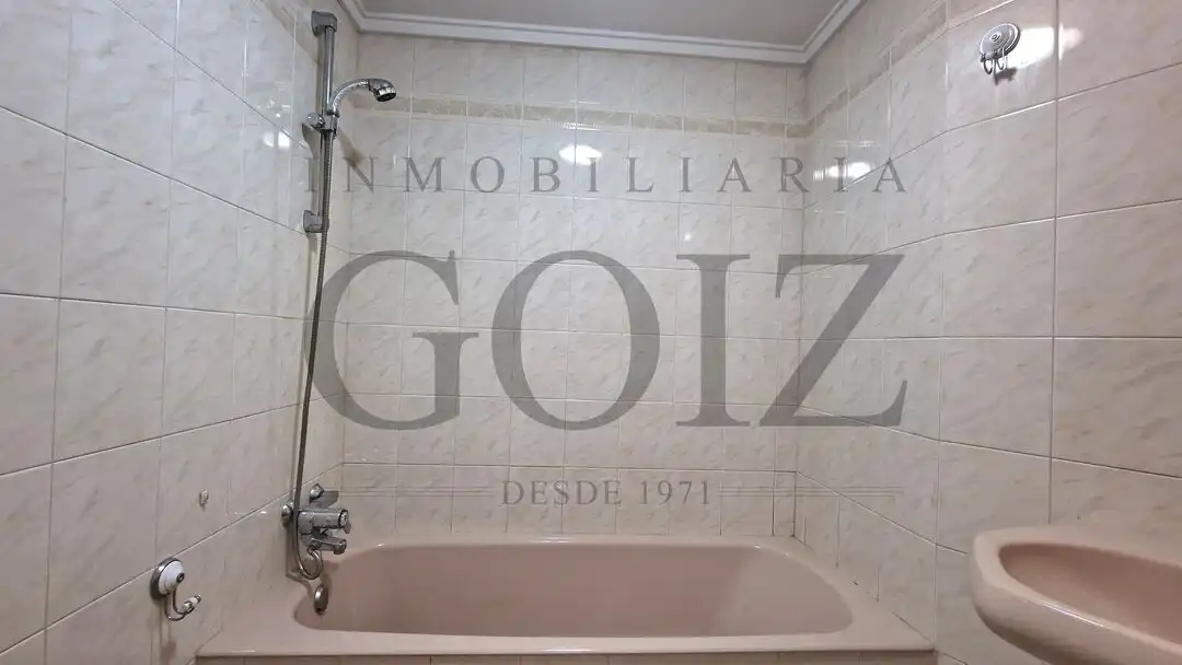 Baño de Piso en venta en Donostia - San Sebastián  con Calefacción y Balcón
