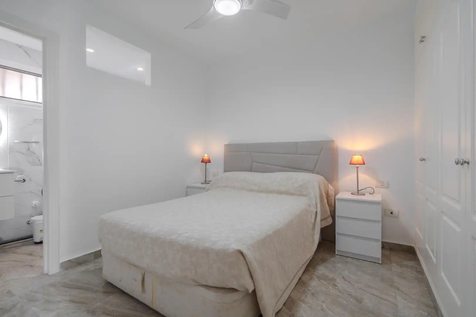 Habitación de Apartamento en venta en Adeje con Terraza, Amueblado y Piscina comunitaria