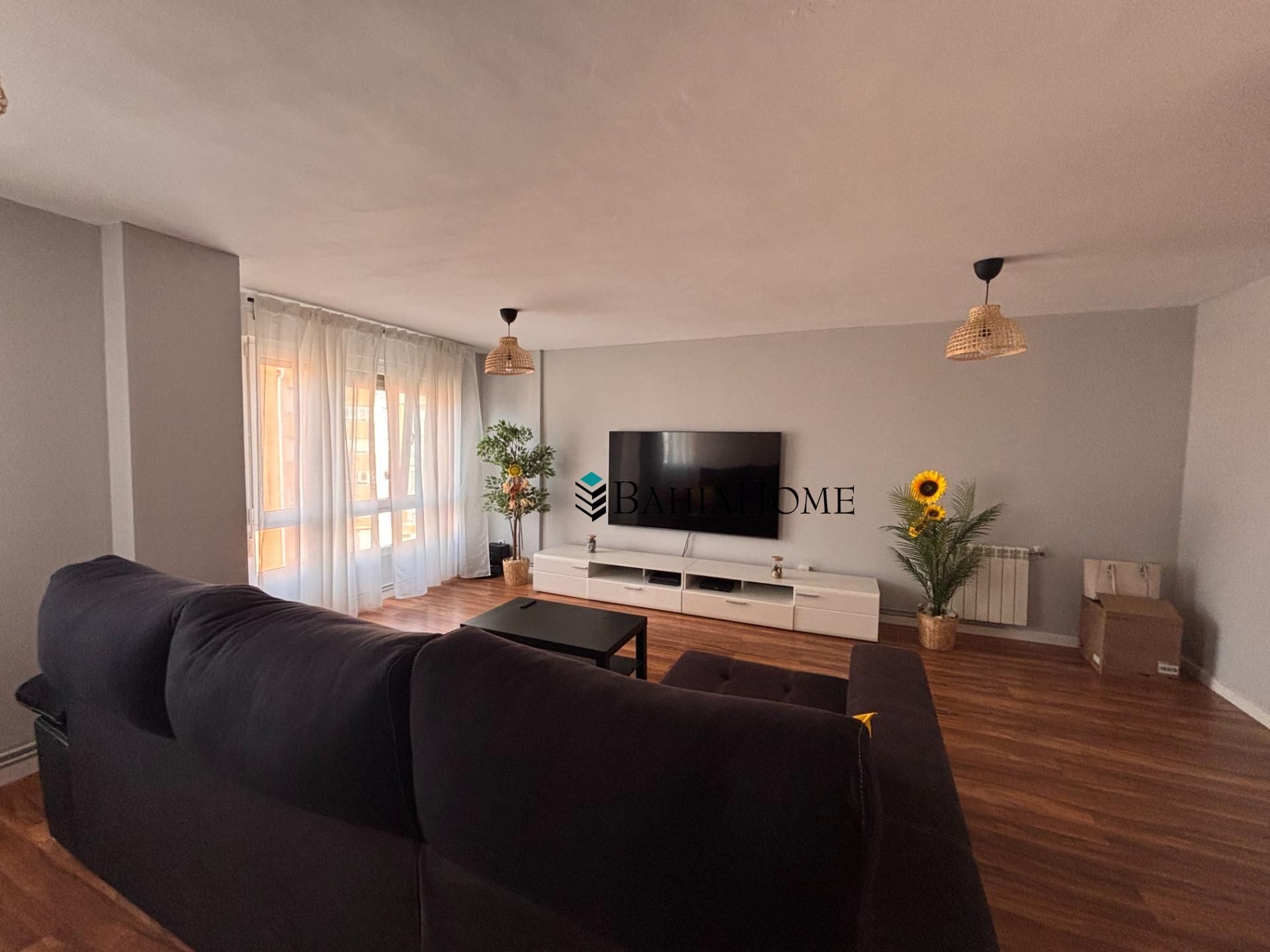 Living room of Flat to rent in Santander  with Heating and Parquet flooring