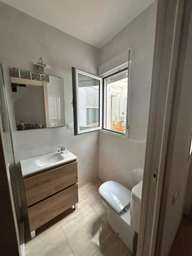 Baño de Piso de alquiler en Alaquàs con Horno, Balcón y Alarma