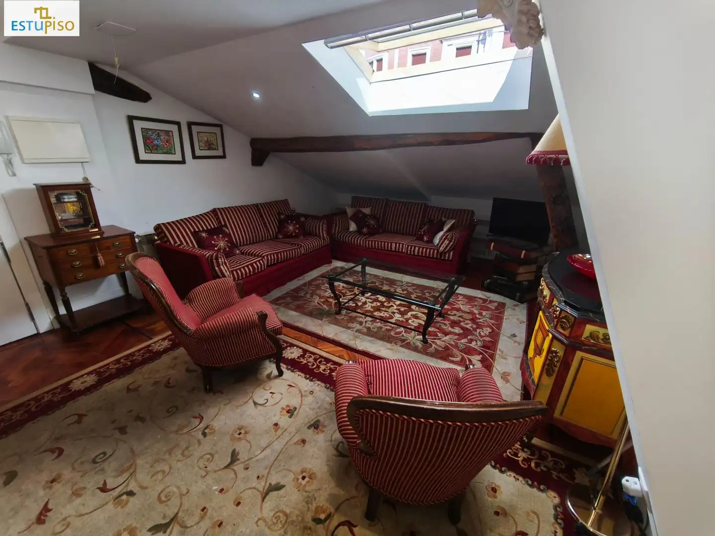 Sala d'estar de Pis en venda en Vitoria - Gasteiz amb Calefacció, Parquet i Traster