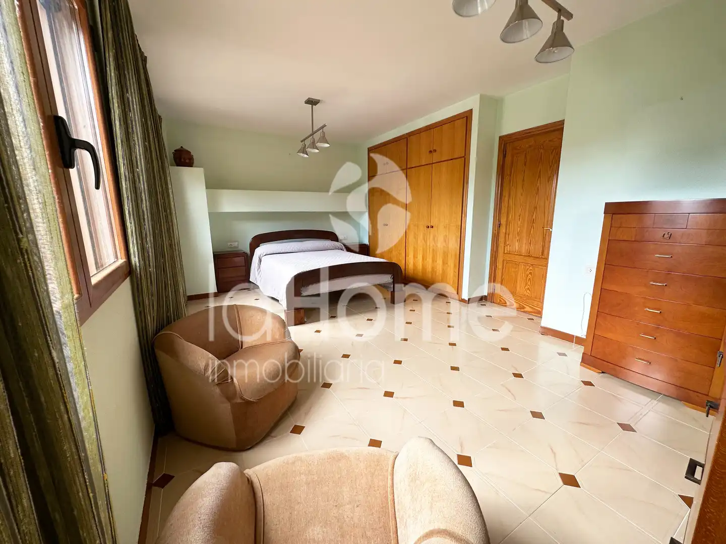 Schlafzimmer von Haus oder Chalet zum Verkauf in Paterna mit Klimaanlage, Heizung und Privatgarten