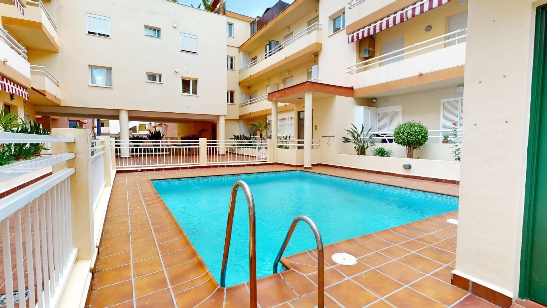 Piscina de Pis en venda en Torrox amb Aire condicionat, Jardí privat i Terrassa