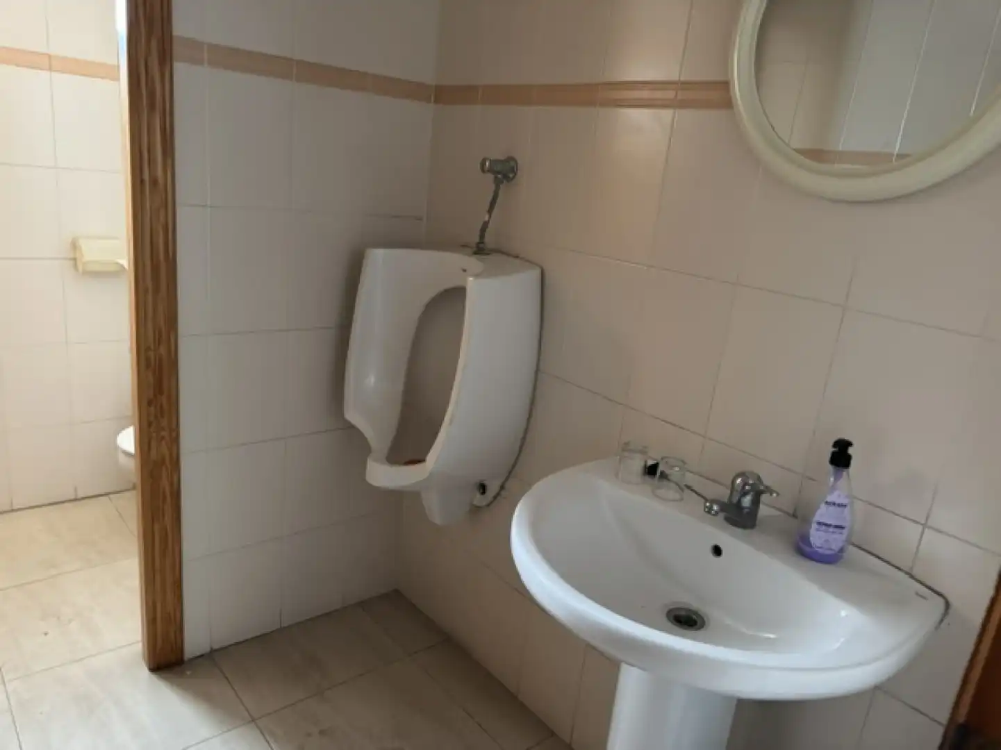 Badezimmer von Fabrikhallen zur Miete in Albuixech