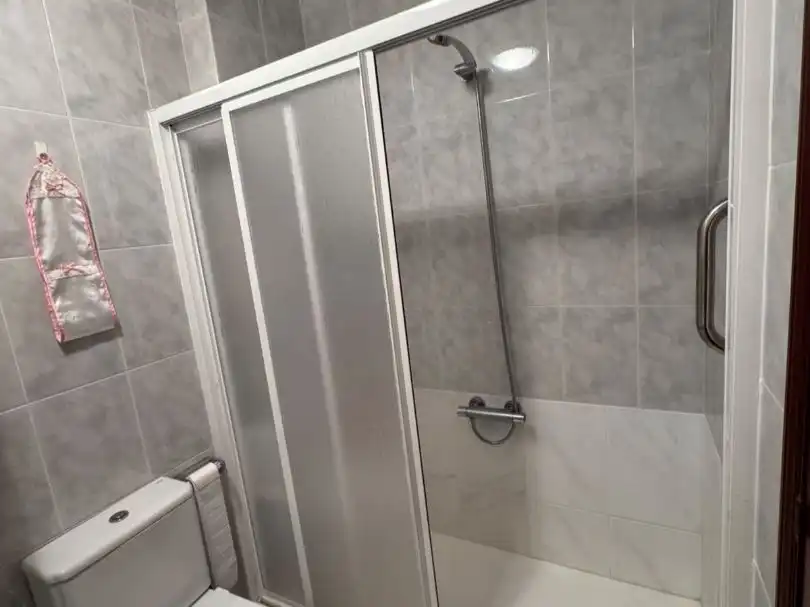 Bathroom of Flat for sale in Samos, Lugo
