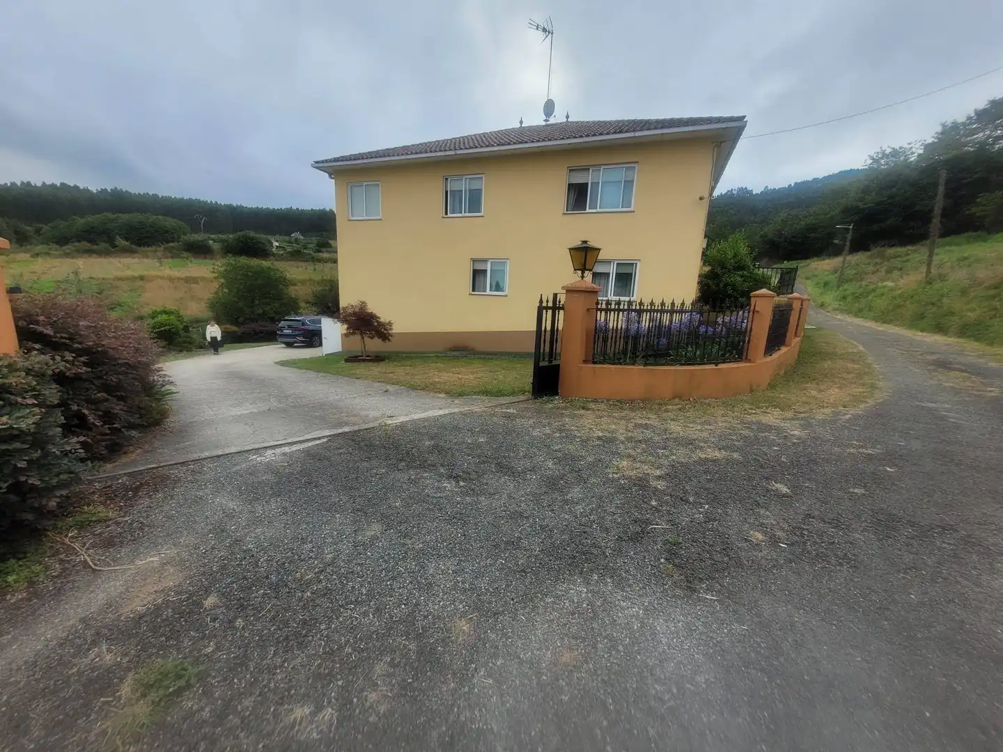 Vista exterior de Casa o xalet en venda en A Estrada  amb Jardí privat, Traster i Piscina