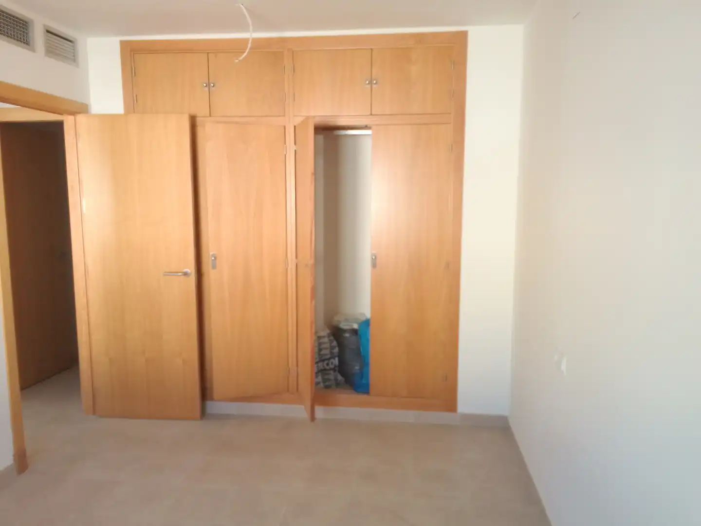 Habitación de Apartamento en venta en Ubrique con Jardín privado, Balcón y Piscina comunitaria