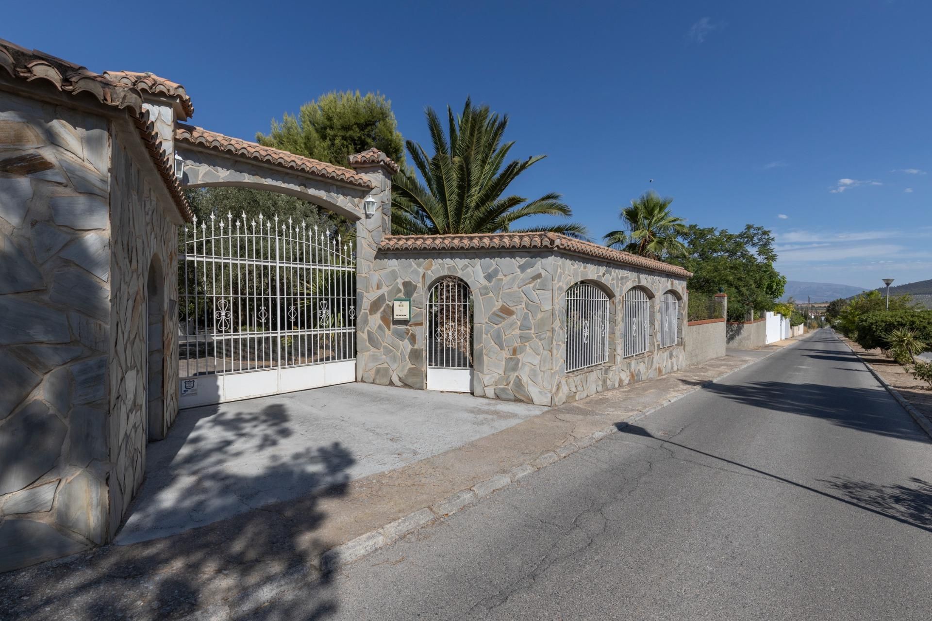 Vista exterior de Casa o chalet en venta en Atarfe con Calefacción, Jardín privado y Terraza