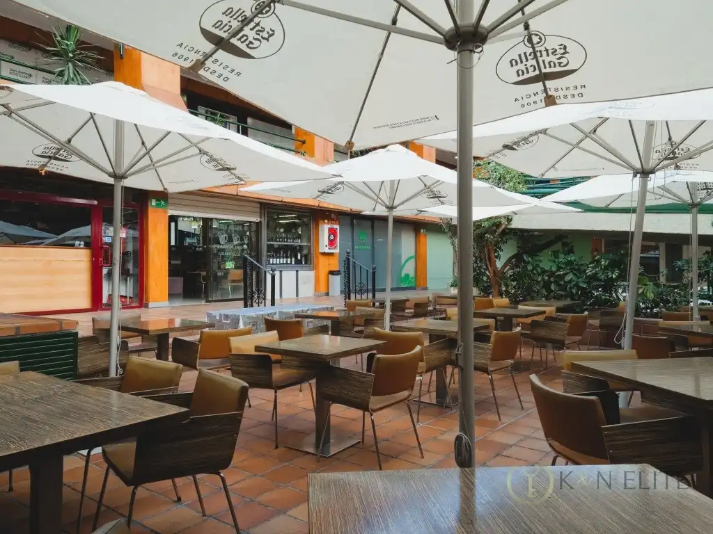 Local comercial en venta en Avenida Monteclaro