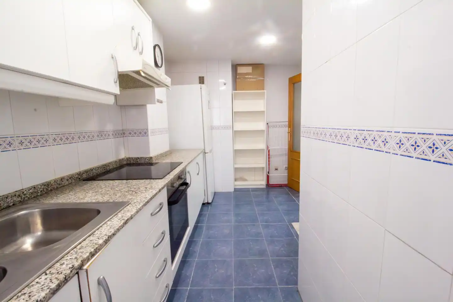 Cuina de Pis de lloguer en Valencia amb Aire condicionat i Moblat
