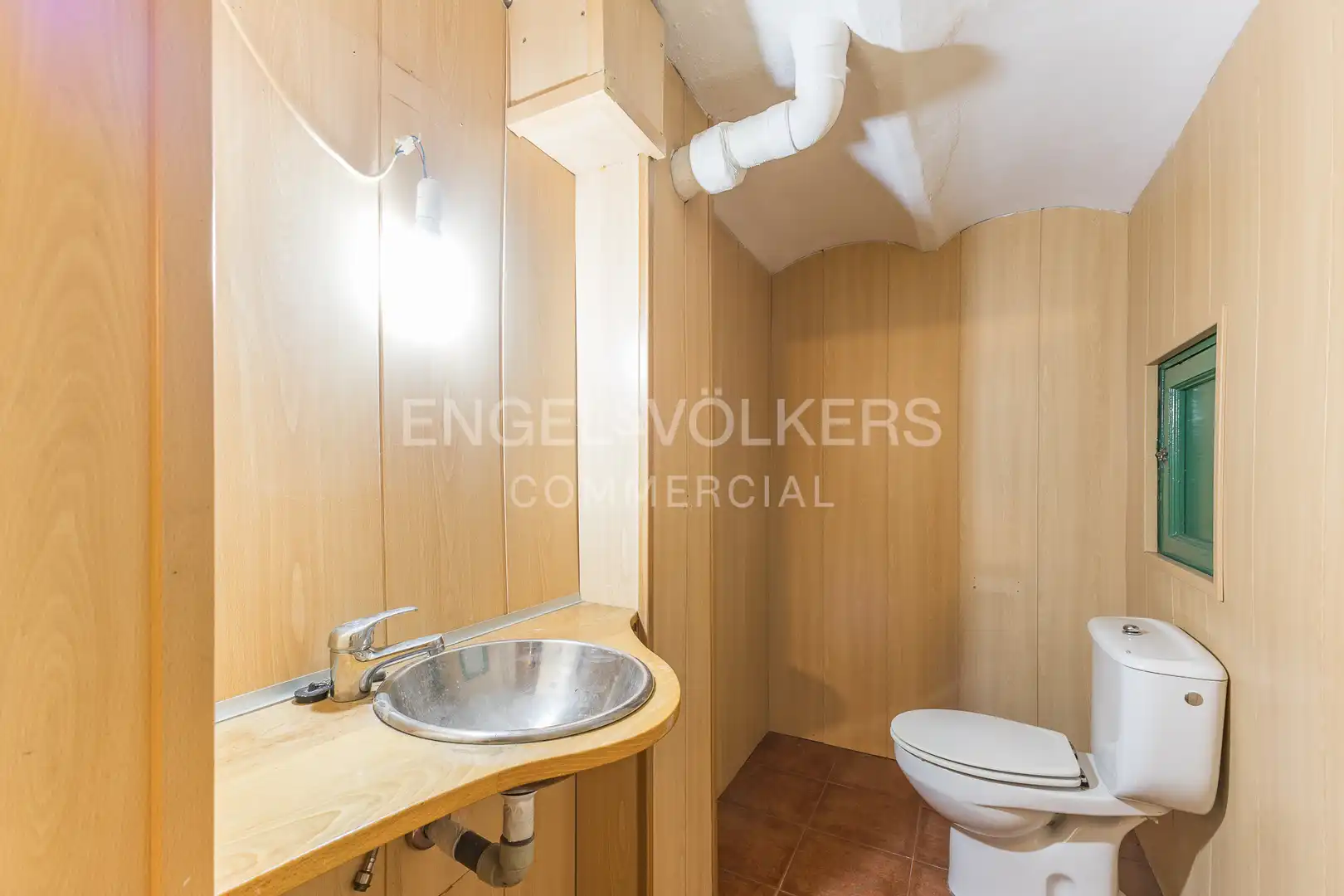 Bathroom of Commercial properties for sale in Barcelona