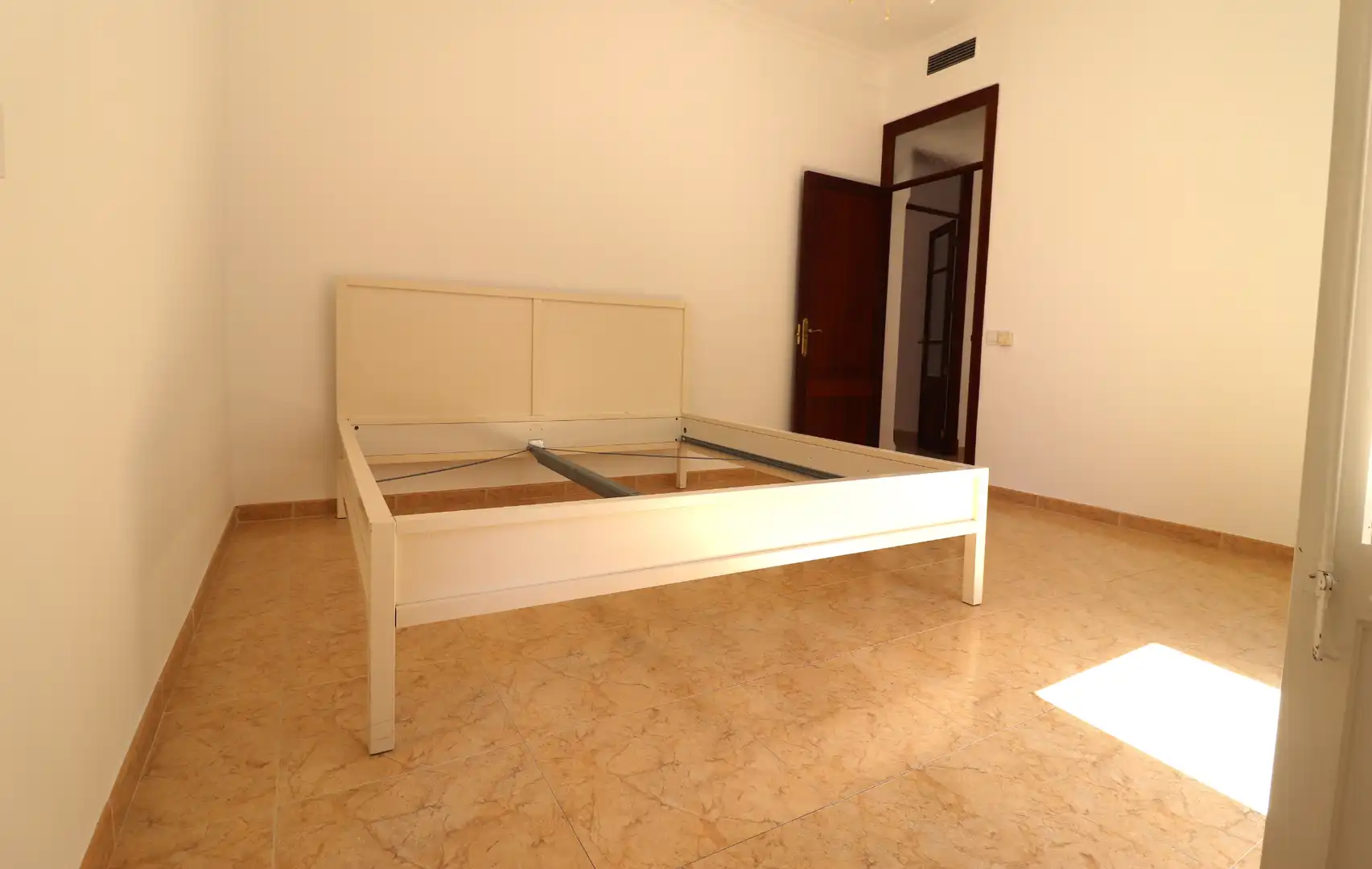 Schlafzimmer von Dachboden zum Verkauf in  Palma de Mallorca mit Klimaanlage, Terrasse und Ofen