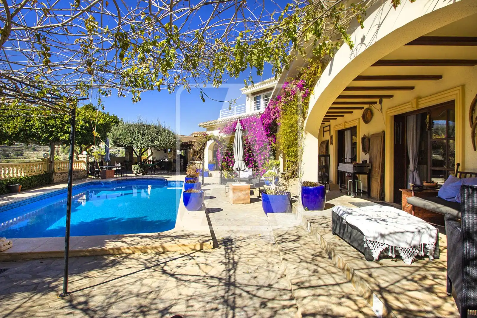 Terrassa de Finca rústica en venda en Calpe / Calp amb Aire condicionat, Calefacció i Jardí privat