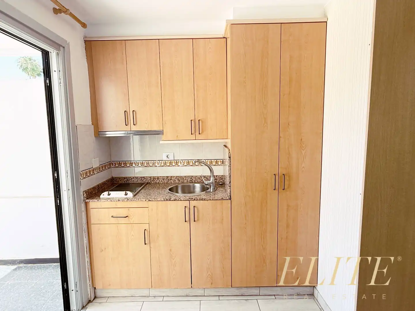 Cocina de Estudio en venta en San Bartolomé de Tirajana con Jardín privado, Terraza y Amueblado