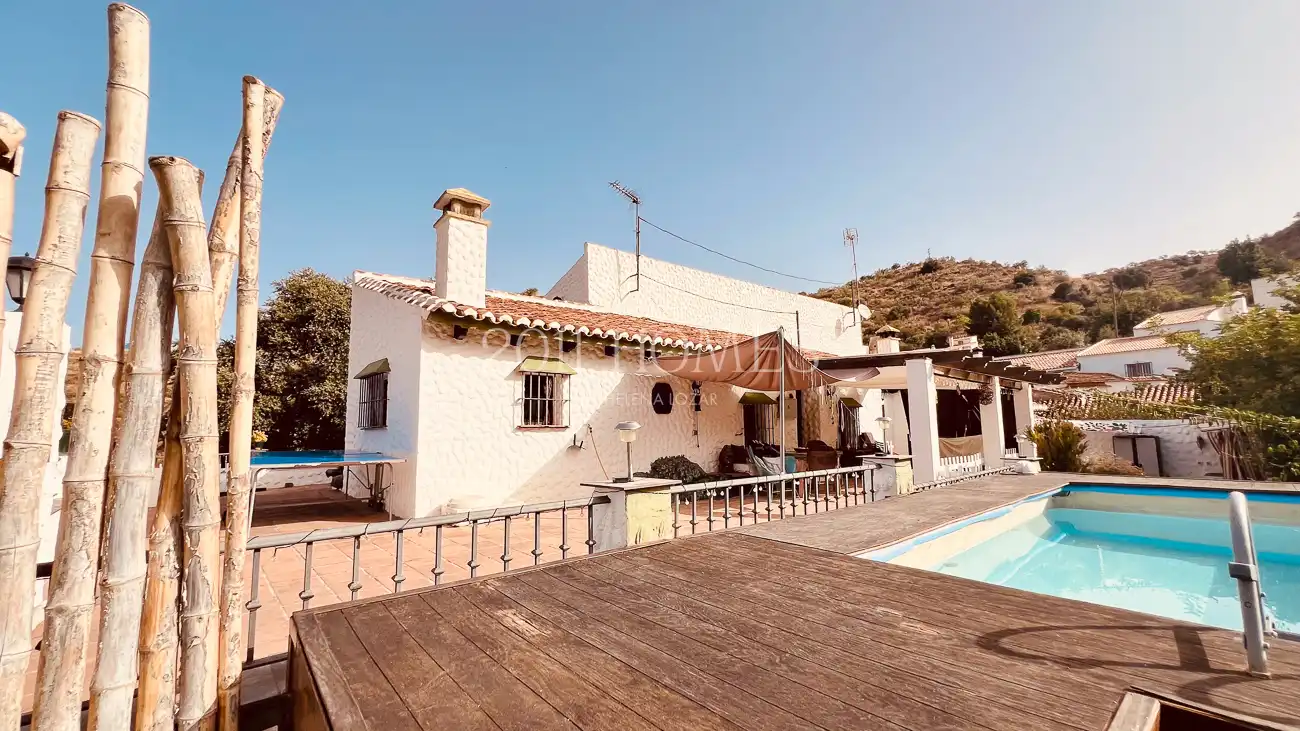 Vista exterior de Finca rústica en venda en Almogía amb Jardí privat, Terrassa i Piscina