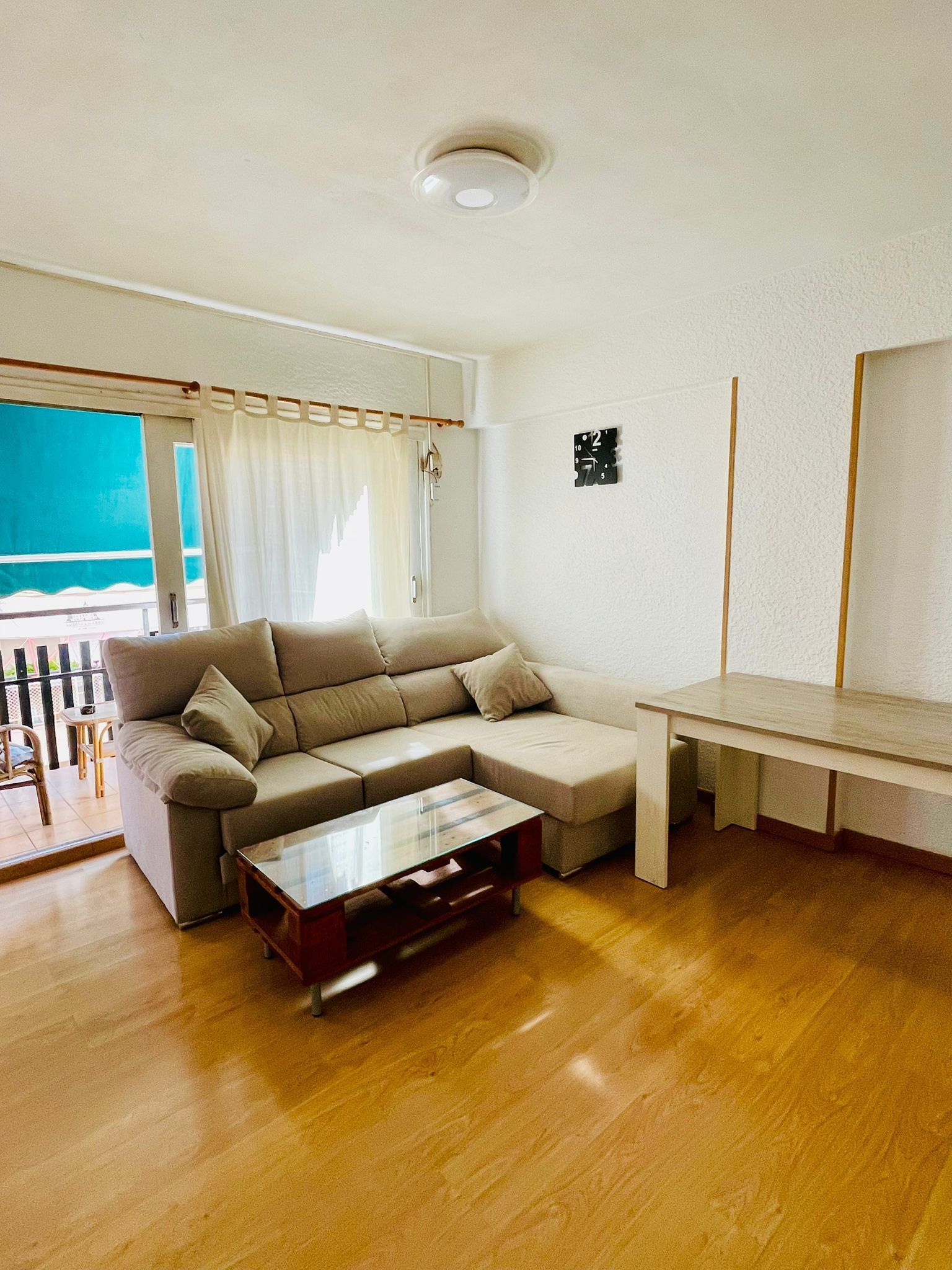 Sala d'estar de Apartament en venda en Alicante / Alacant amb Aire condicionat i Terrassa