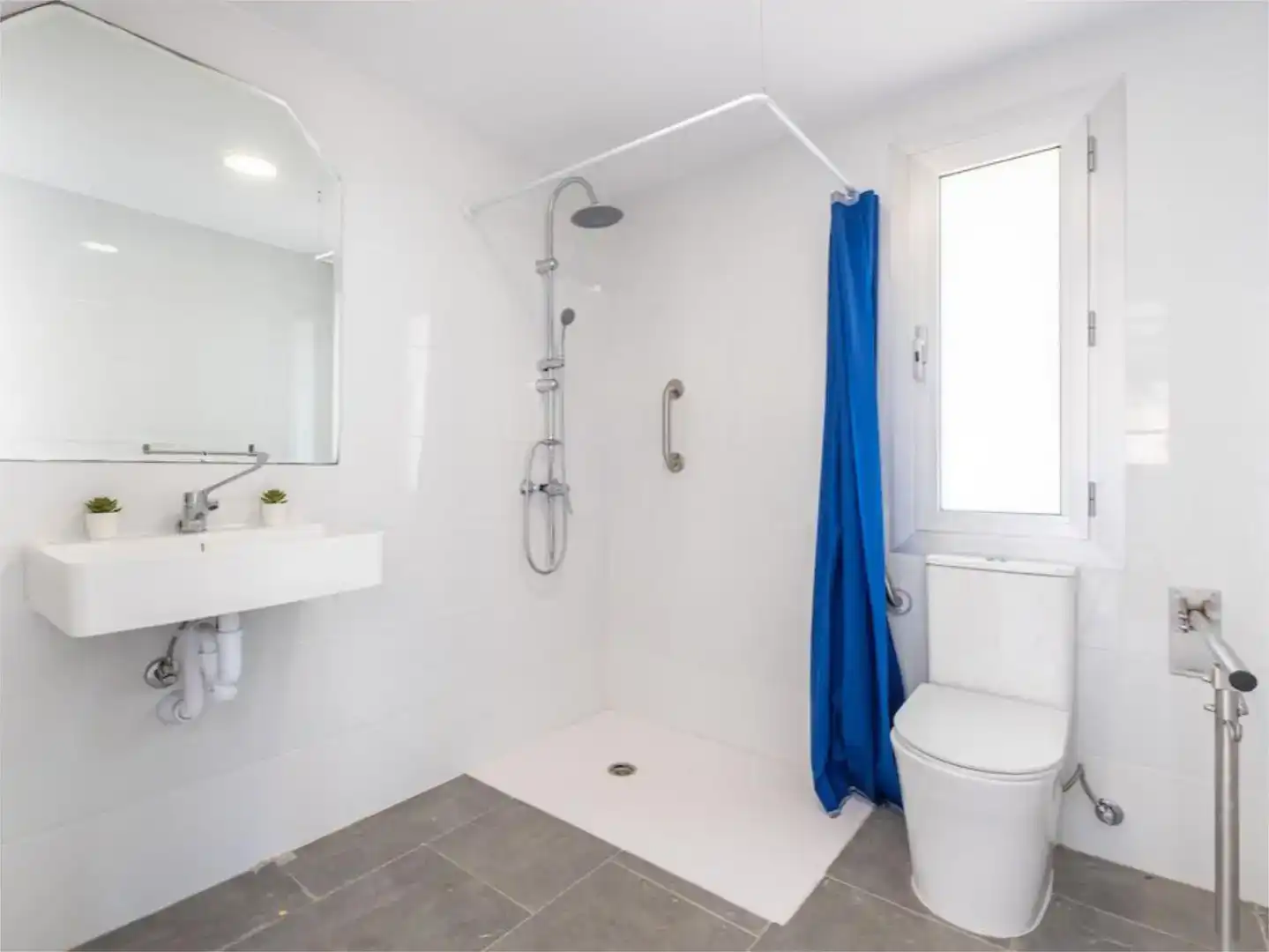 Badezimmer von Wohnung zum Verkauf in Polop mit Klimaanlage, Schwimmbad und Balkon