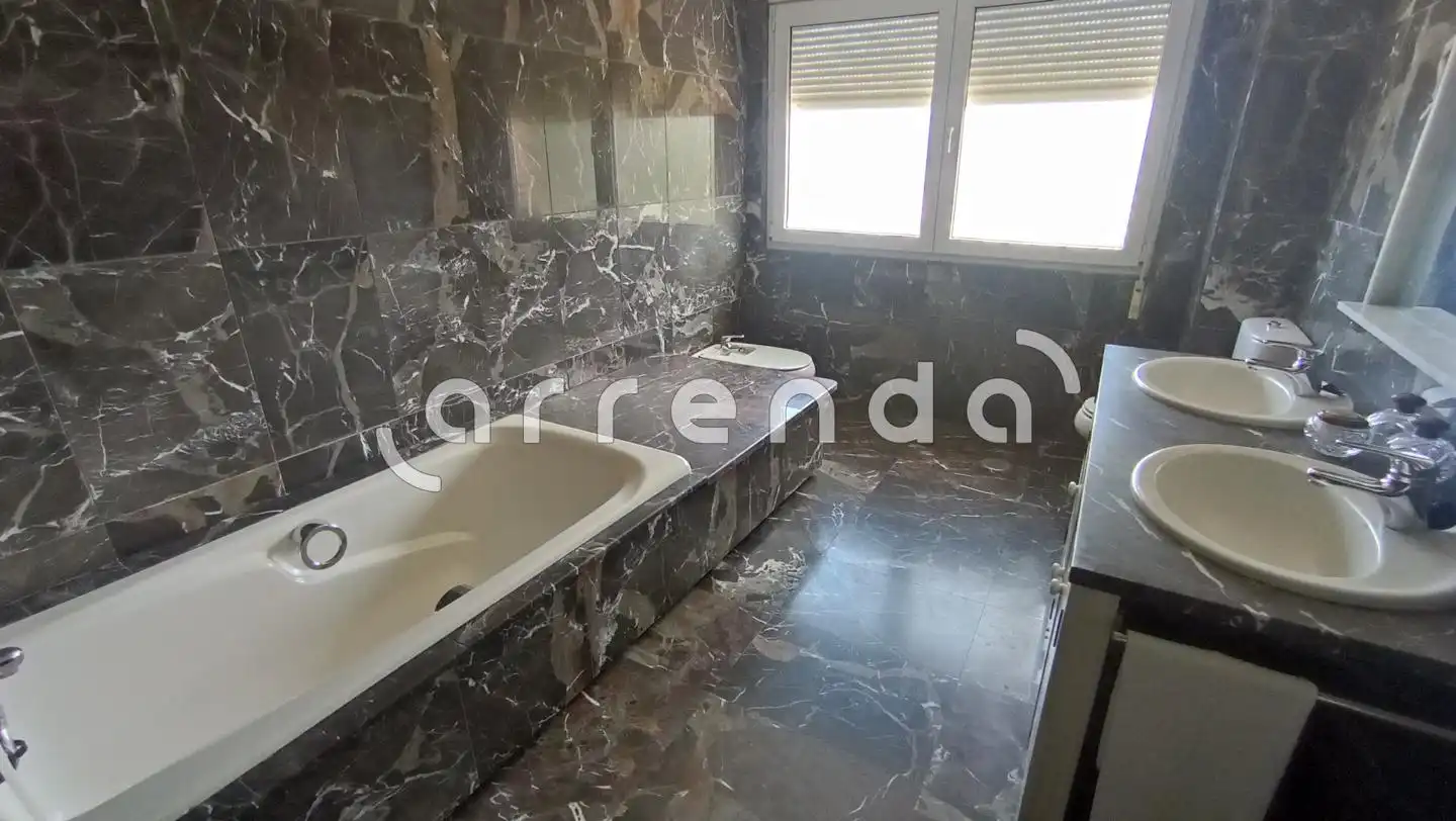Baño de Casa o chalet en venta en Villalbilla con Calefacción, Jardín privado y Terraza