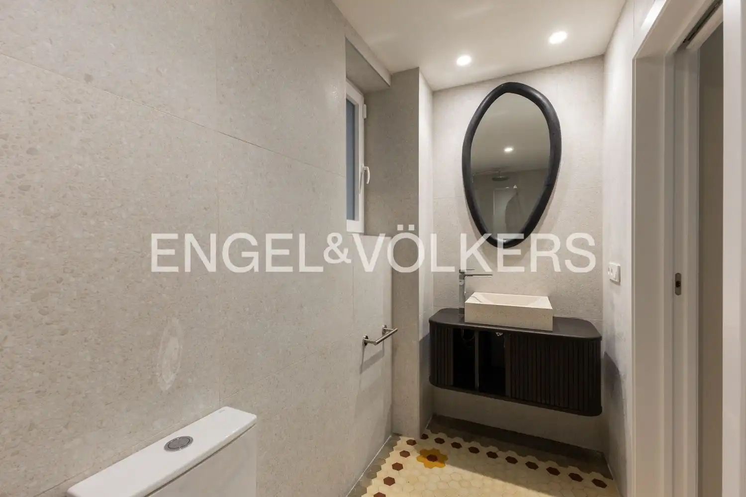 Baño de Piso en venta en Valencia con Aire acondicionado, Calefacción y Jardín privado