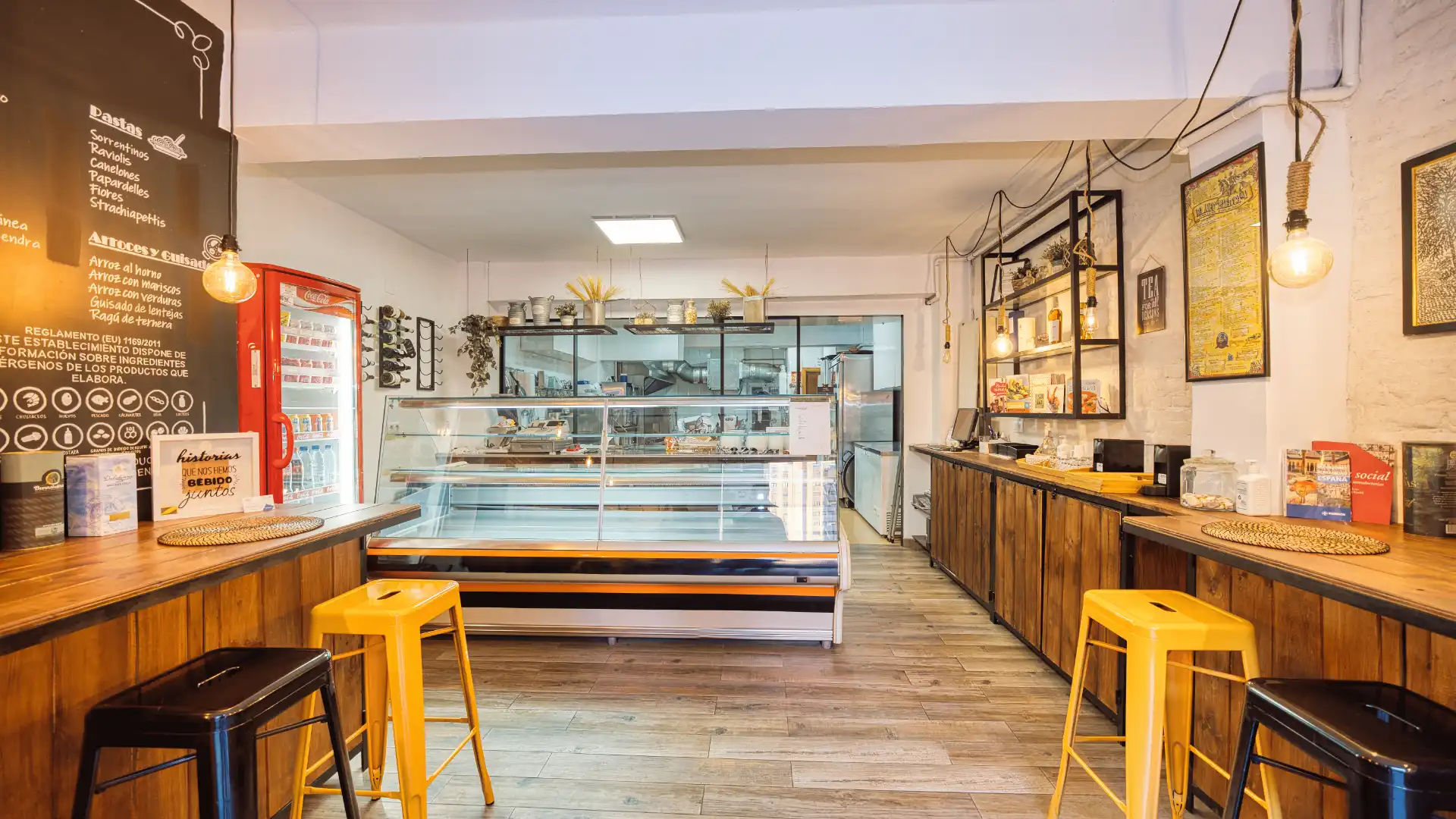 Kitchen of Premises for transfer in  Valencia Capital  with Air Conditioner, Furnished and Internet