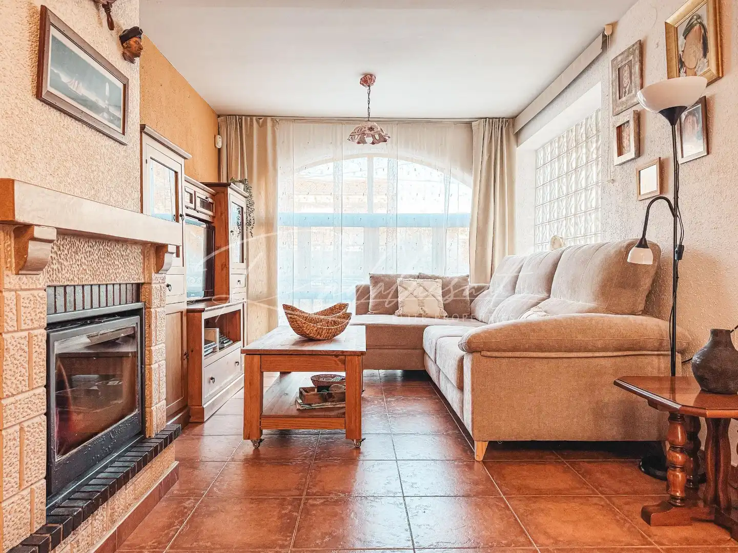 Wohnzimmer von Einfamilien-Reihenhaus zum Verkauf in Cambrils mit Klimaanlage, Heizung und Privatgarten