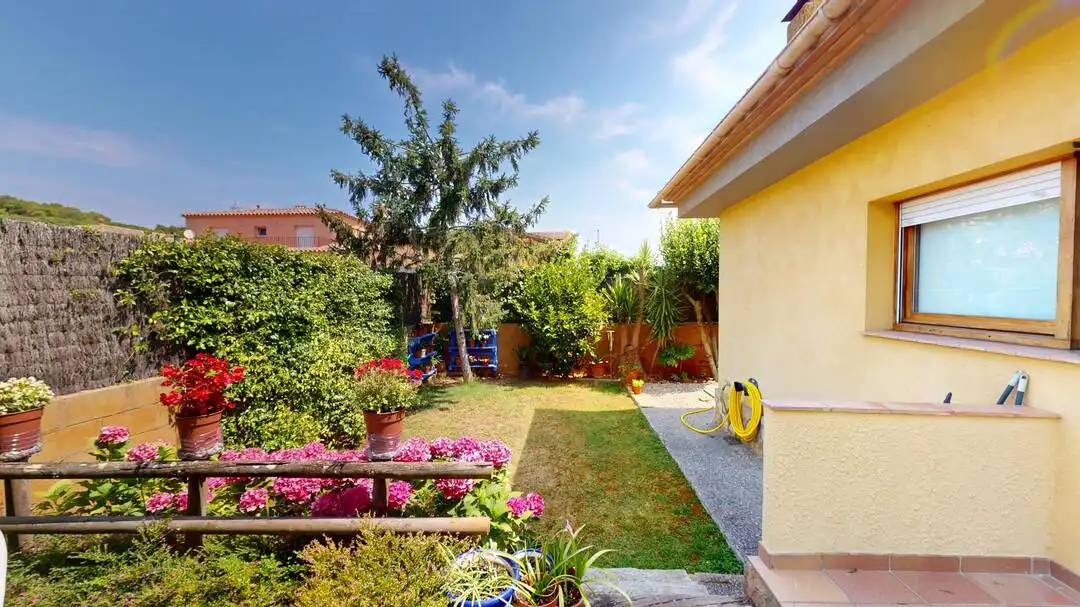 Casa amb jardí en venda a Vall-llobrega, imagen 7