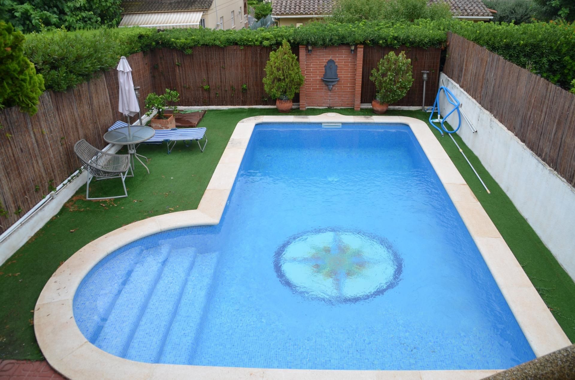Piscina de Casa o xalet en venda en Calafell amb Aire condicionat, Calefacció i Jardí privat