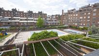 Vista exterior de Casa adosada en venda en San Sebastián de los Reyes amb Aire condicionat, Jardí privat i Traster