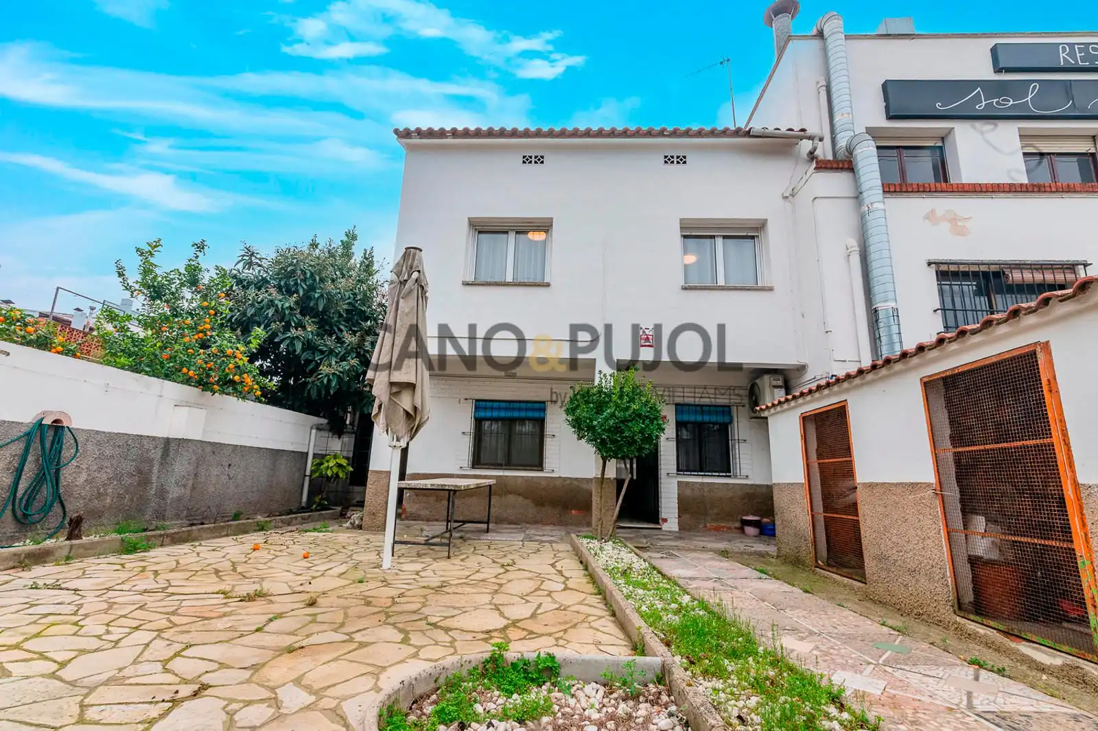 Exterior view of Buildings for sale in Rubí