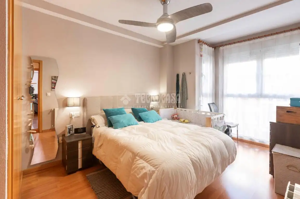 Bedroom of Flat for sale in Valencia