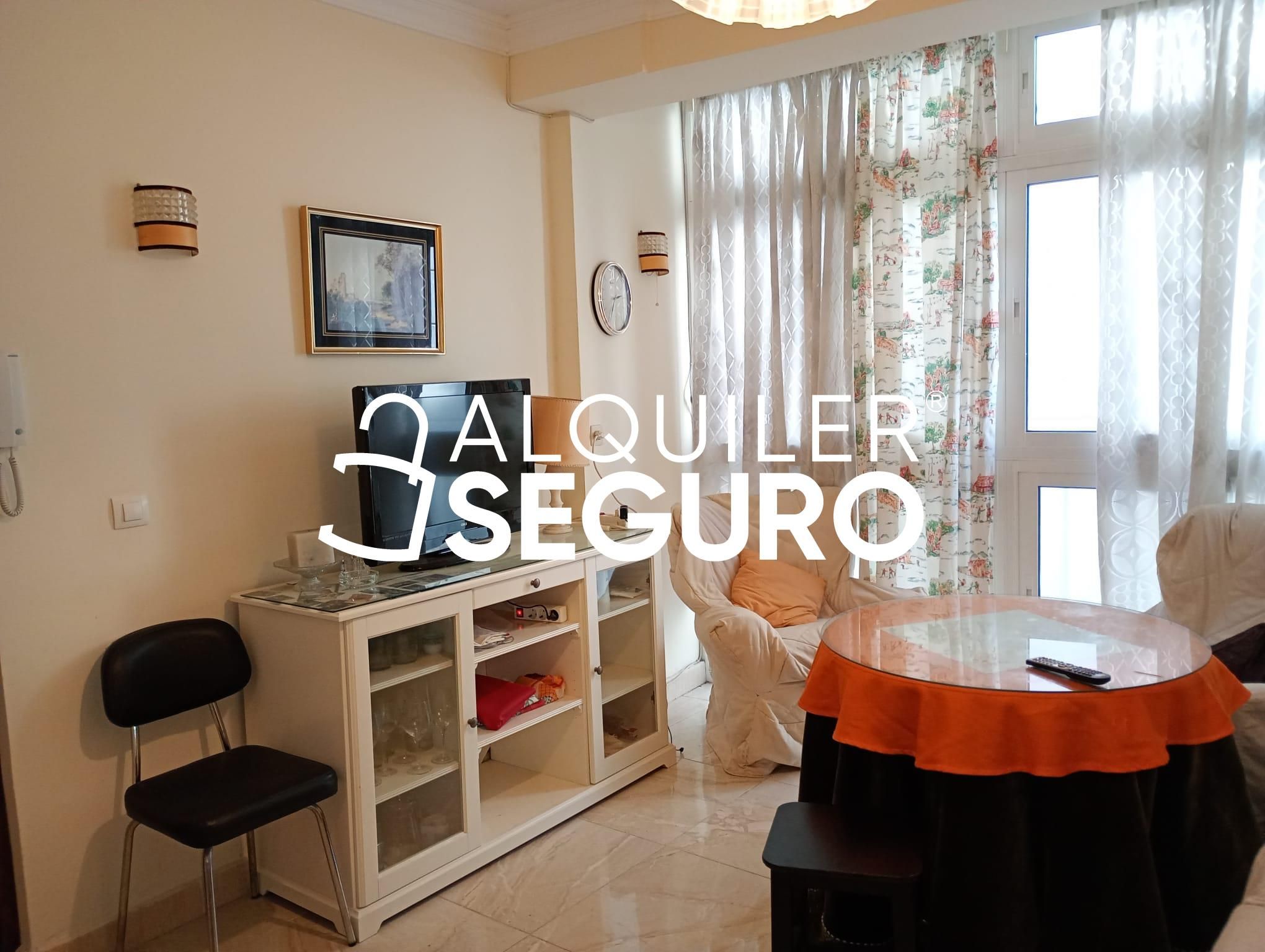 Sala d'estar de Pis de lloguer en Málaga Capital amb Aire condicionat i Moblat