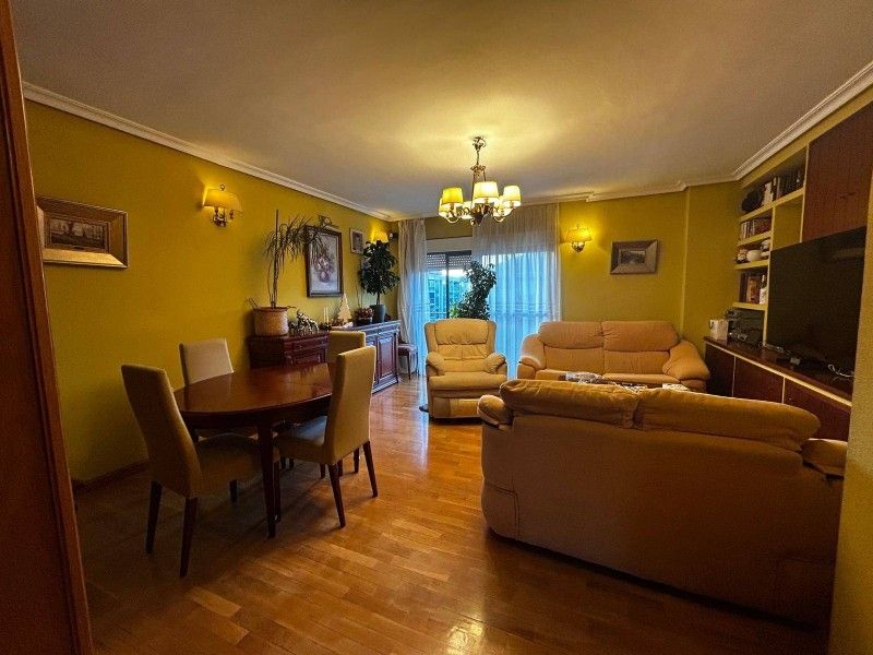 Sala de estar de Piso en venta en Cáceres Capital con Aire acondicionado, Trastero y Balcón
