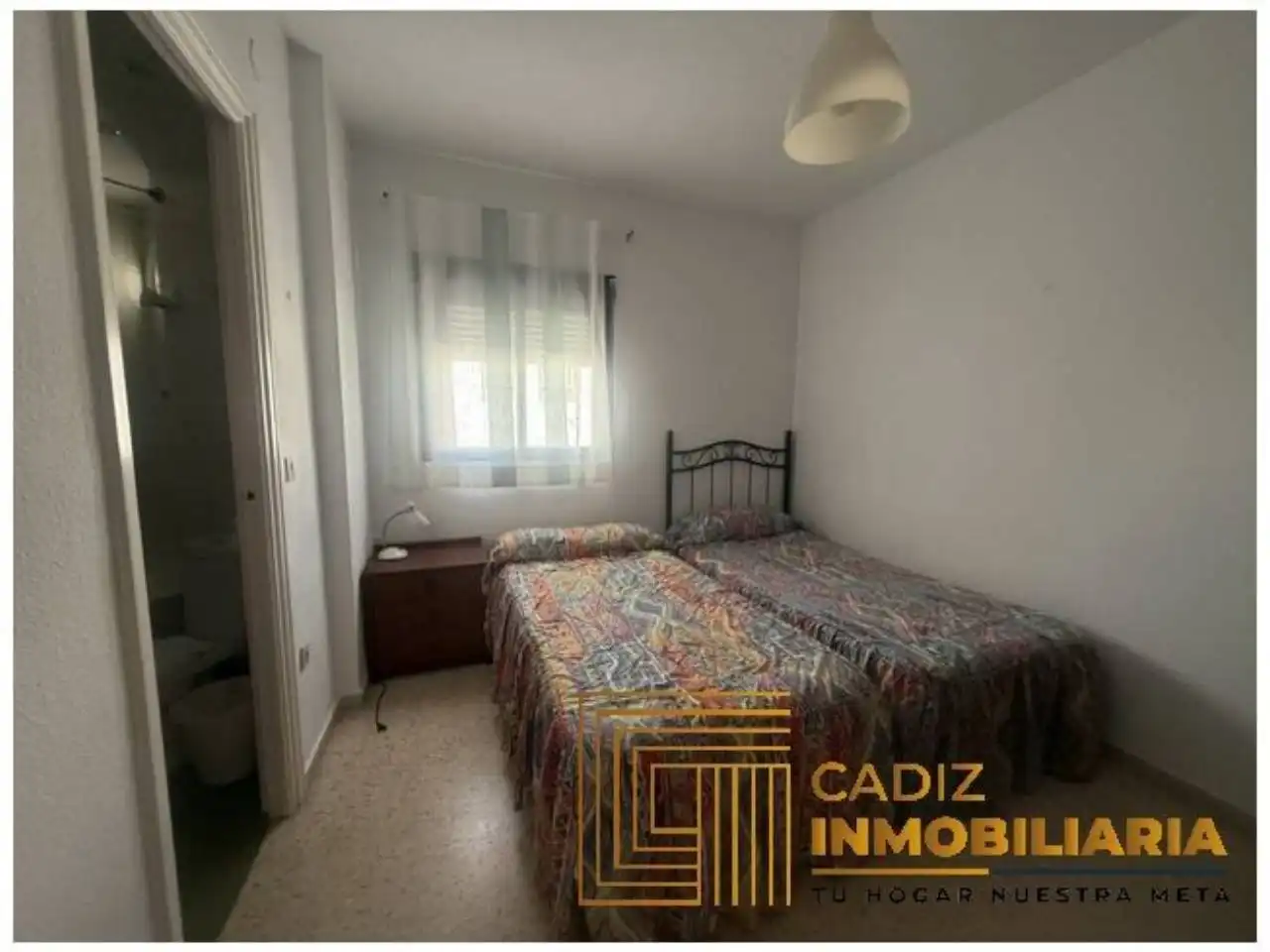 Dormitori de Pis de lloguer en Cádiz amb Balcó