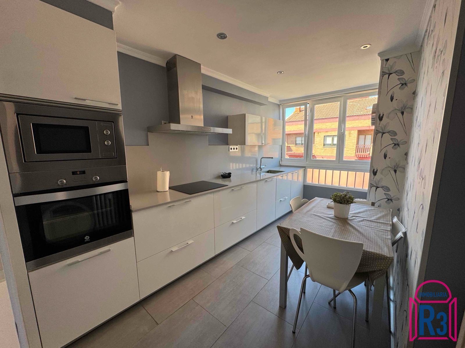 Cocina de Piso en venta en León Capital  con Calefacción y Trastero