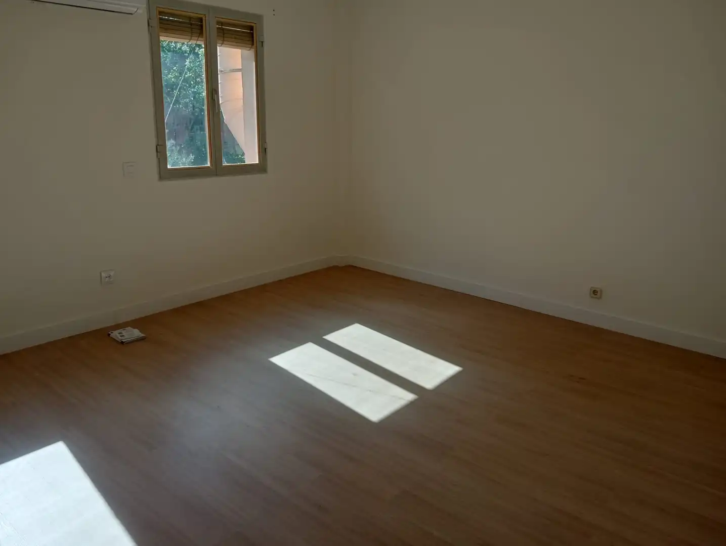 Schlafzimmer von Büro zur Miete in Alcalá de Henares mit Klimaanlage