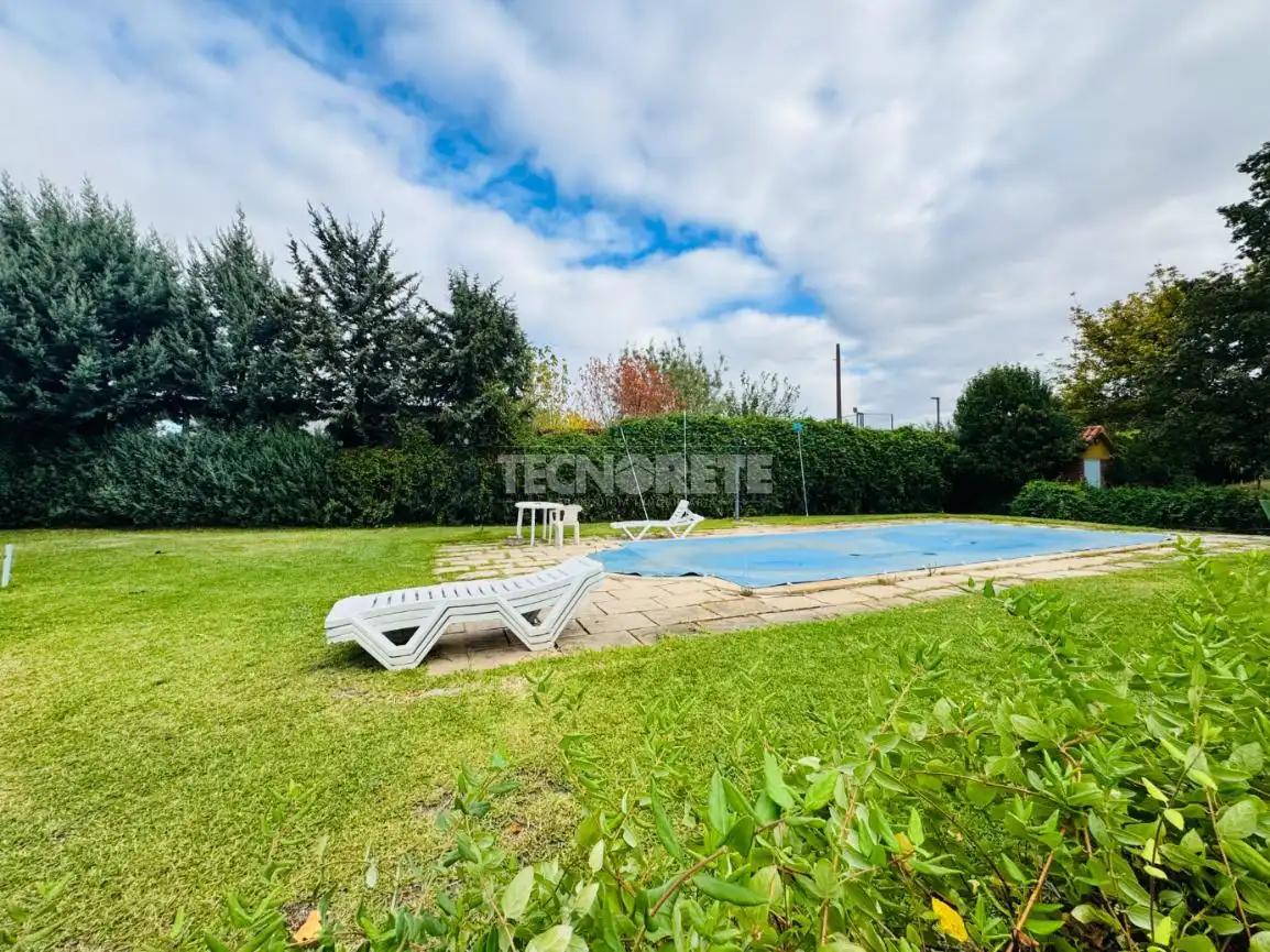 Piscina de Casa o xalet en venda en San Román de los Montes