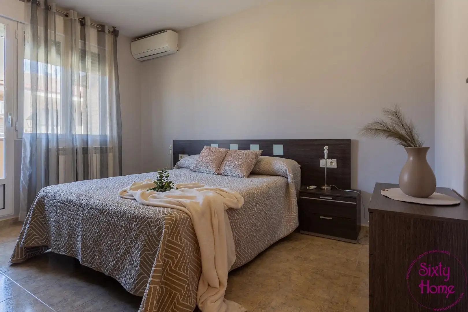 Dormitori de Casa adosada en venda en Biota amb Parquet, Terrassa i Moblat
