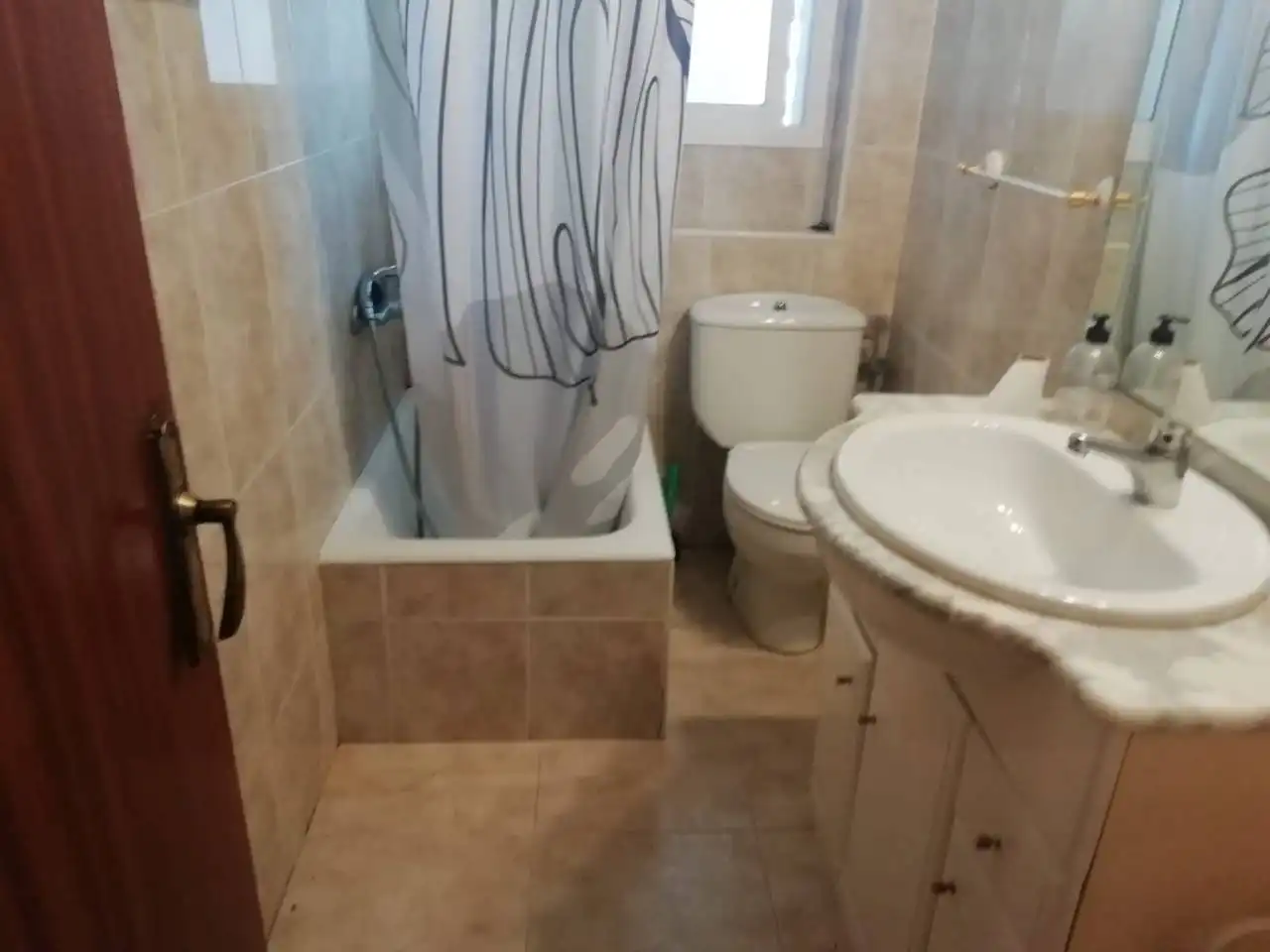 Bany de Pis en venda en  Logroño amb Calefacció, Terrassa i Moblat