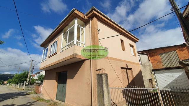 Casa-chalet en Venta en Vilar de Barrio