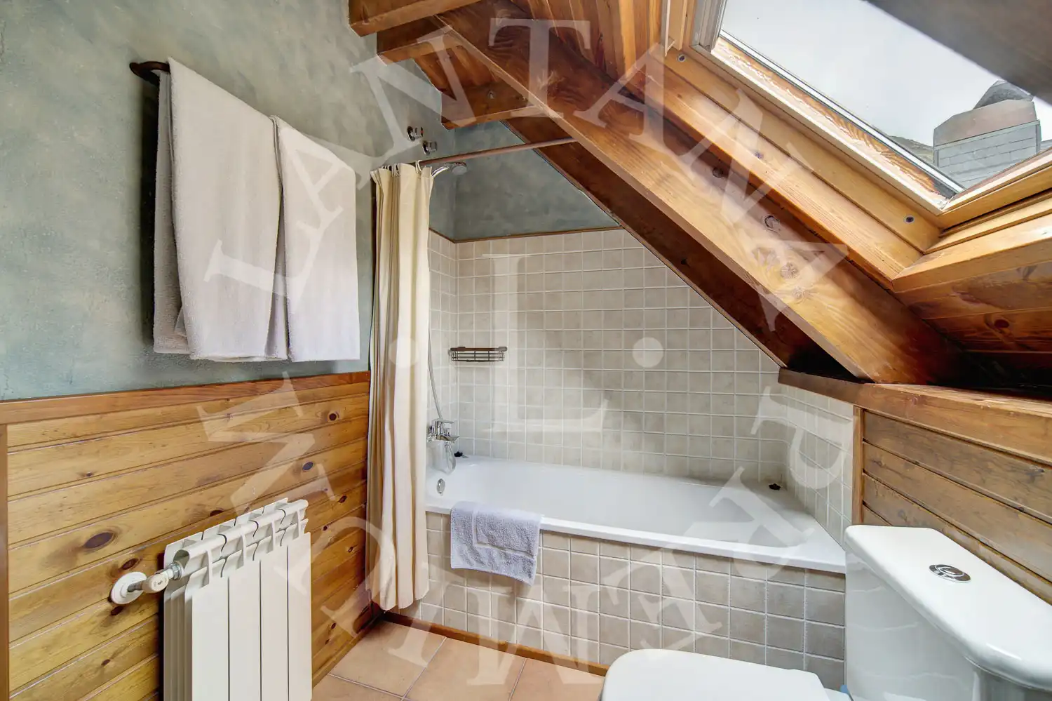 Baño de Casa adosada en venta en Naut Aran con Calefacción, Jardín privado y Parquet